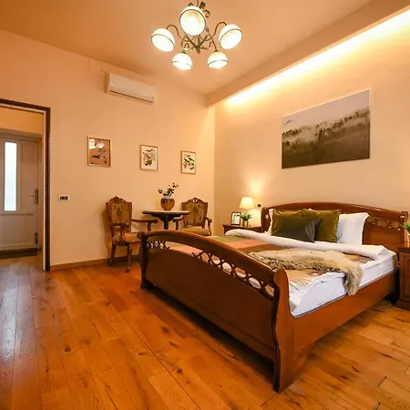 Old Town Cozy - The Epoque Apartment